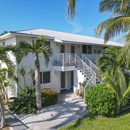 Sunshine Shores Boutique Apartments Палм Бийч Шорс Екстериор снимка