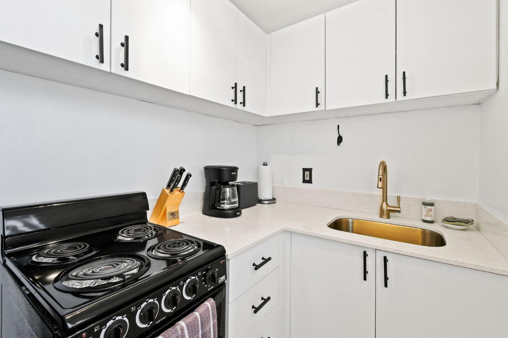 Sunshine Shores Boutique Apartments Палм Бийч Шорс Екстериор снимка