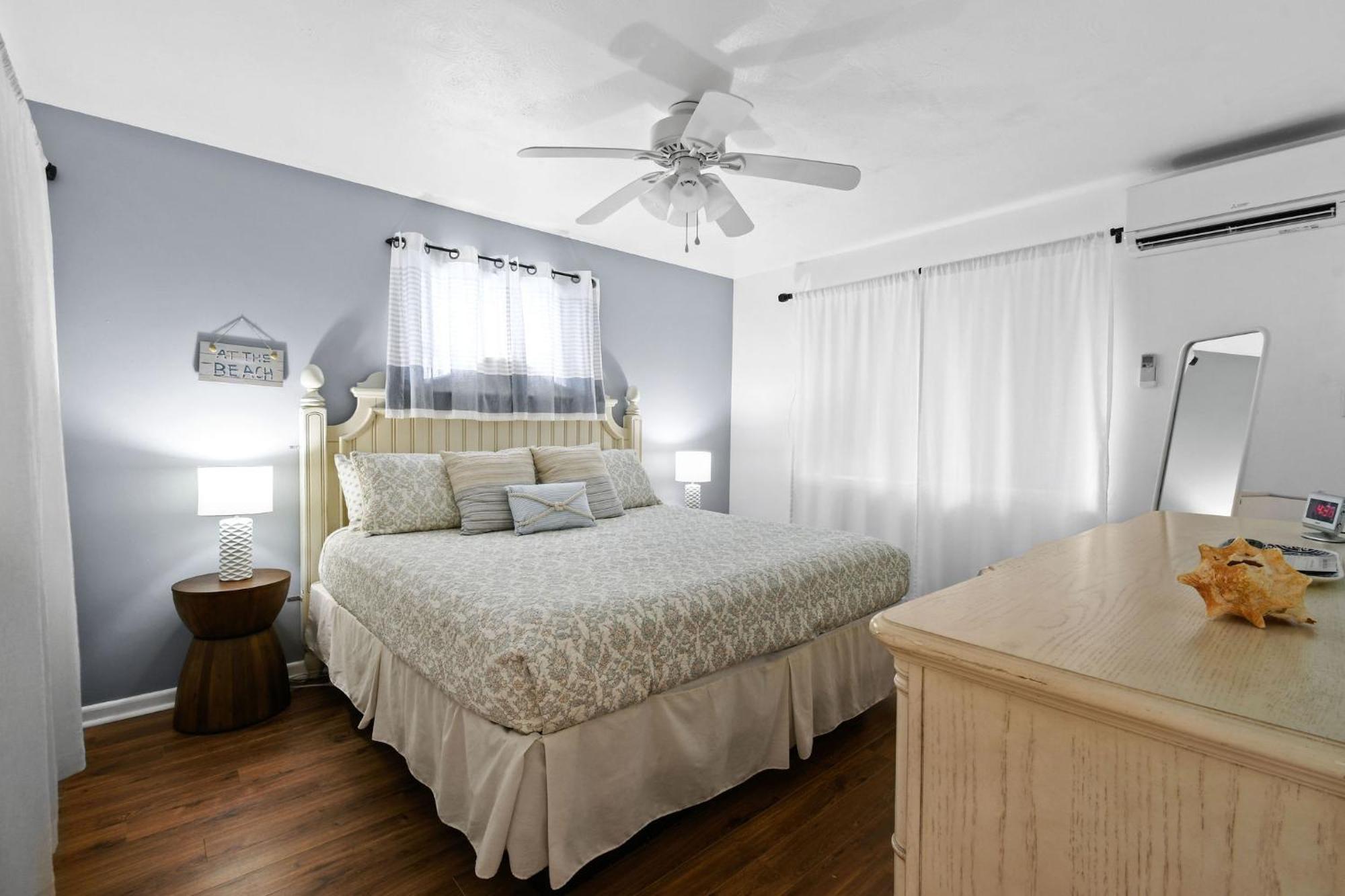 Sunshine Shores Boutique Apartments Палм Бийч Шорс Екстериор снимка
