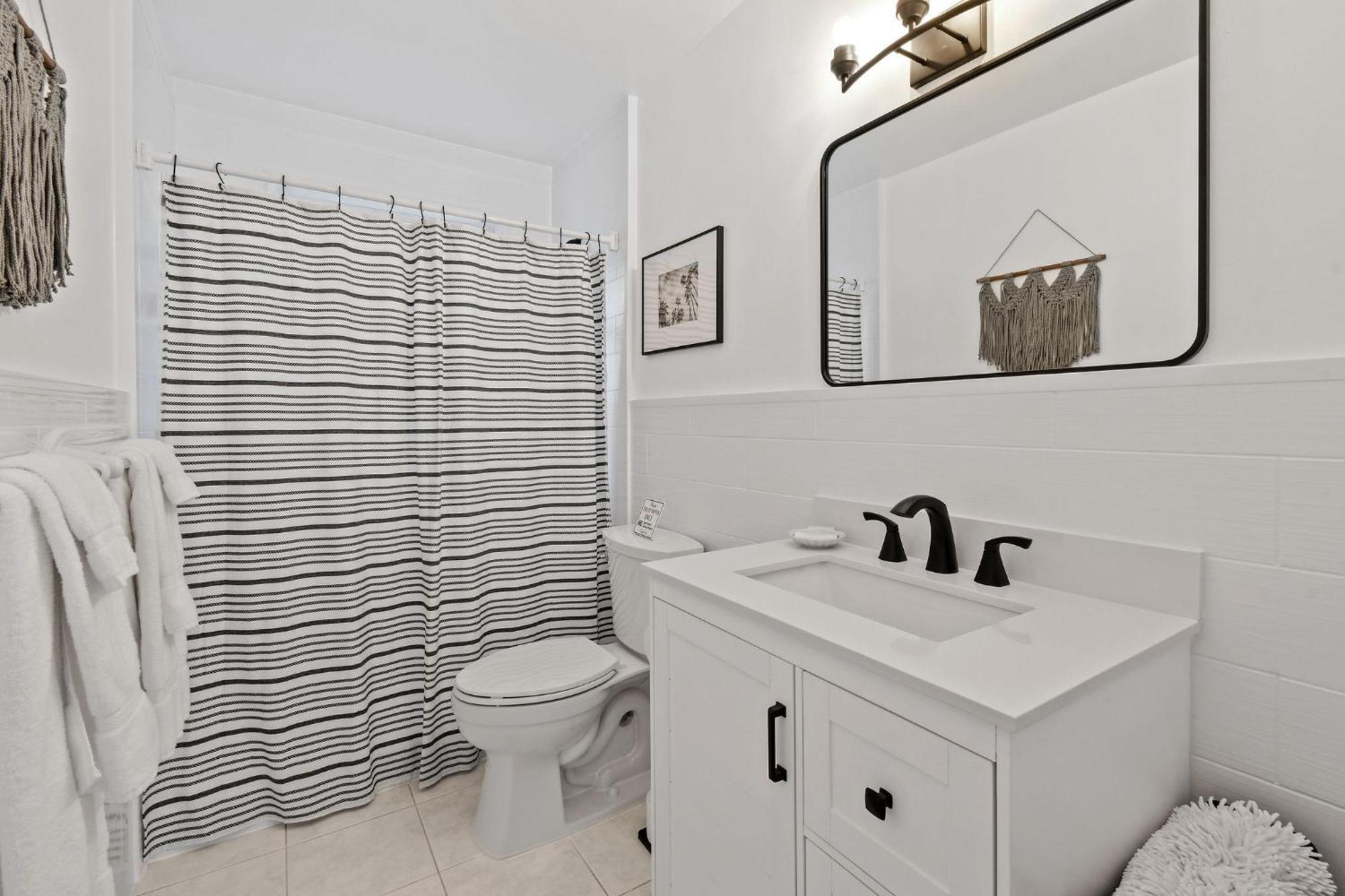 Sunshine Shores Boutique Apartments Палм Бийч Шорс Екстериор снимка
