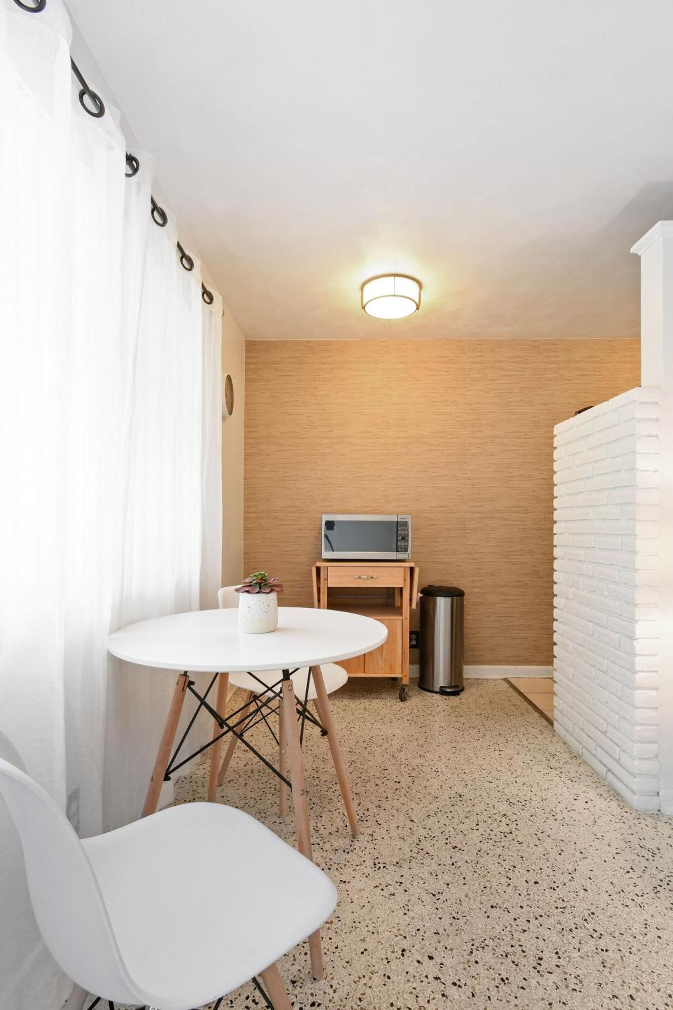 Sunshine Shores Boutique Apartments Палм Бийч Шорс Екстериор снимка