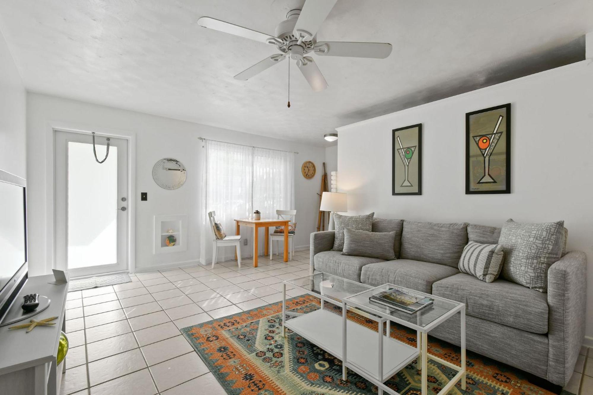 Sunshine Shores Boutique Apartments Палм Бийч Шорс Екстериор снимка