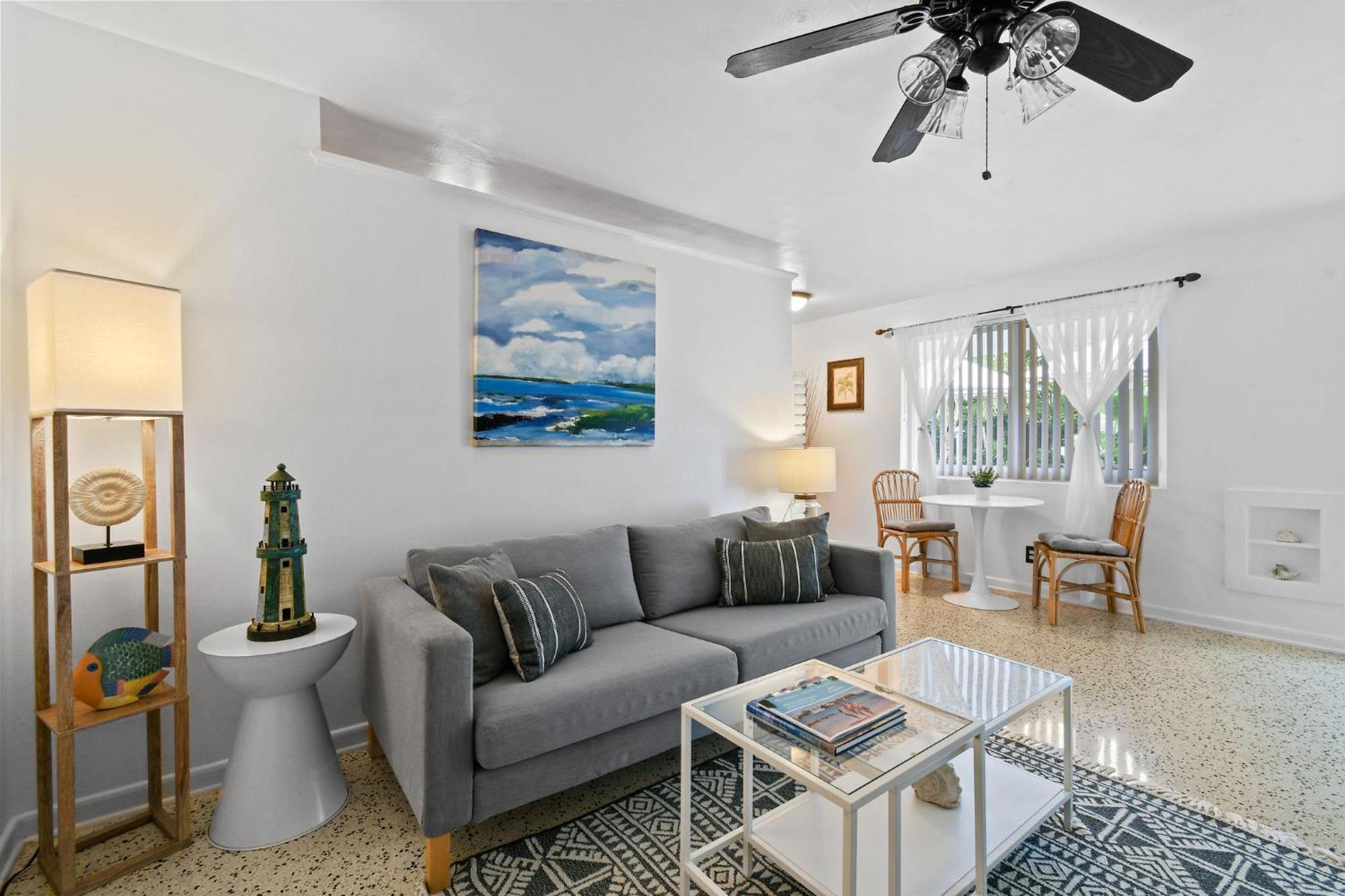 Sunshine Shores Boutique Apartments Палм Бийч Шорс Екстериор снимка