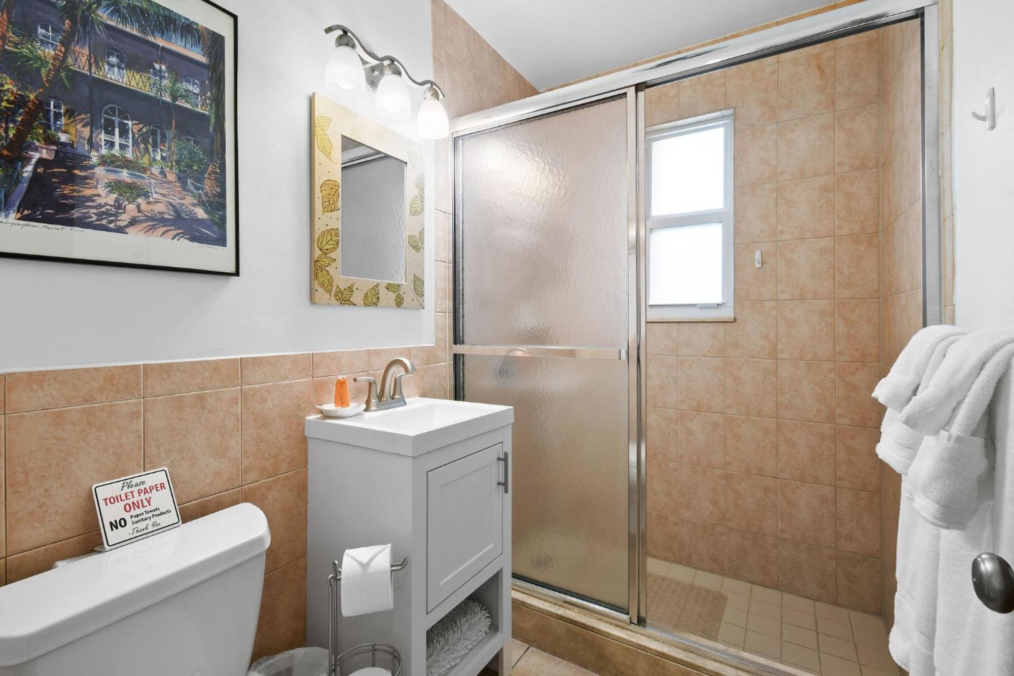 Sunshine Shores Boutique Apartments Палм Бийч Шорс Екстериор снимка
