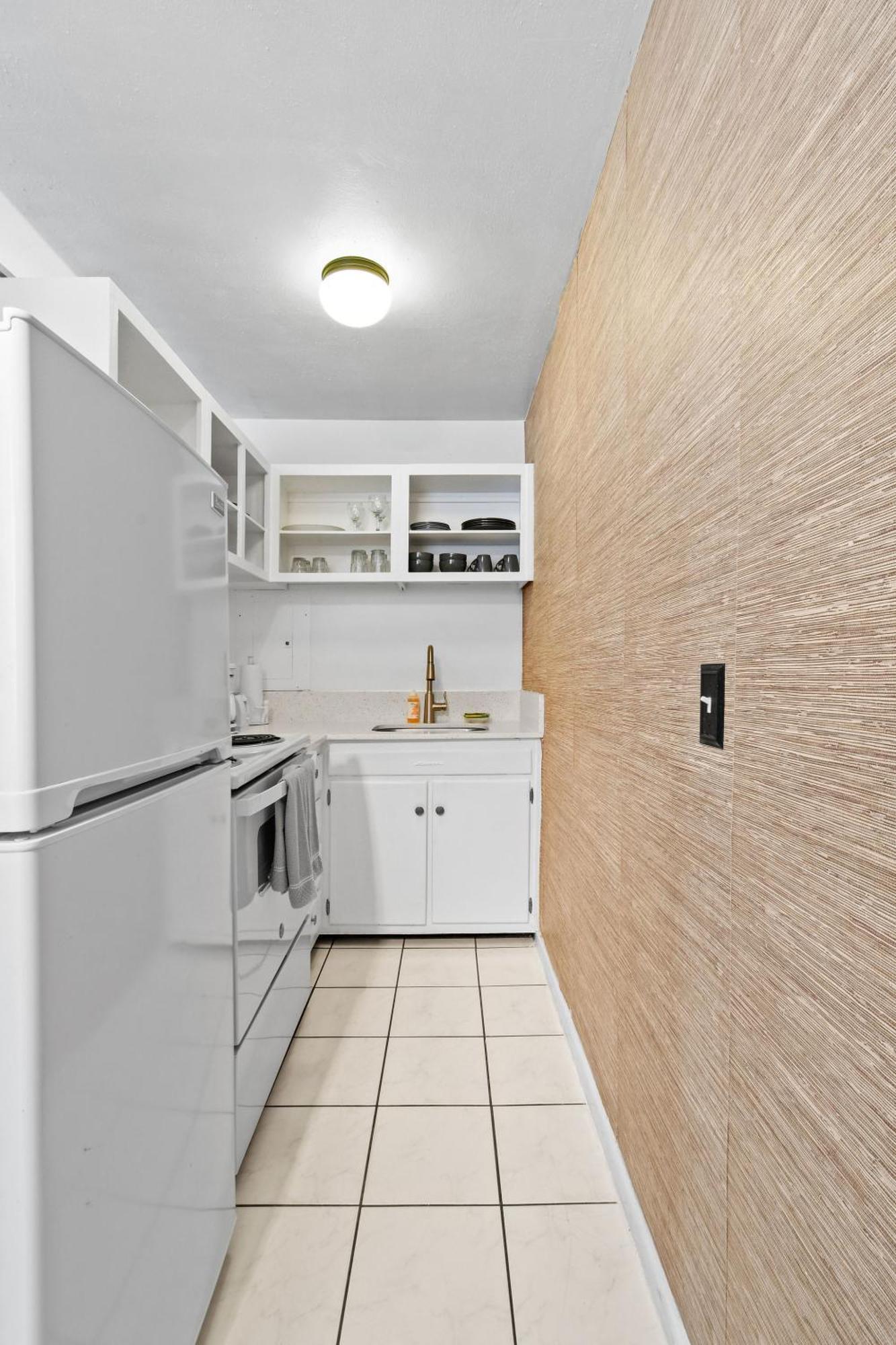 Sunshine Shores Boutique Apartments Палм Бийч Шорс Екстериор снимка