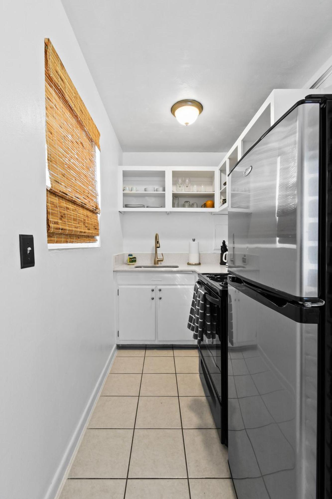 Sunshine Shores Boutique Apartments Палм Бийч Шорс Екстериор снимка